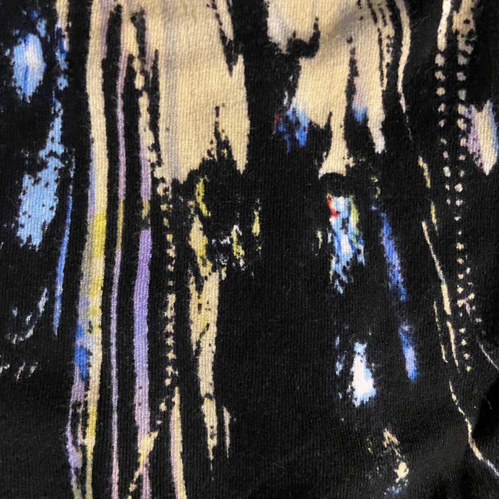 Beautiful, Soft, Dramatic Patterned Sweater - image 7